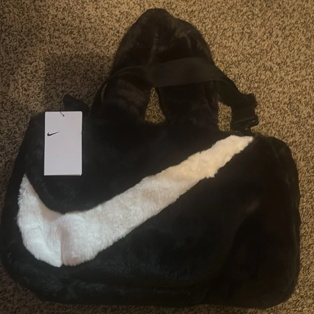 Nike Women Purse Nike Black Color. Double Handles to carry or use black straps. - Picture 3 of 4
